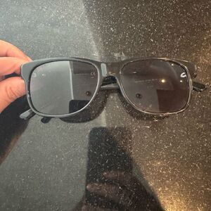 Gucci Black Frame Sunglasses